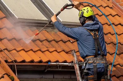 Démoussage et hydrofuge de toiture à Véron